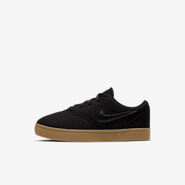 Boys nike skate shoes clearance
